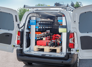 SR5 in Kleintransporter mit Palette im Laderaum