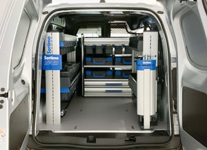 04-2021_Renault-Kangoo_Rotationsregal_heck_700x510